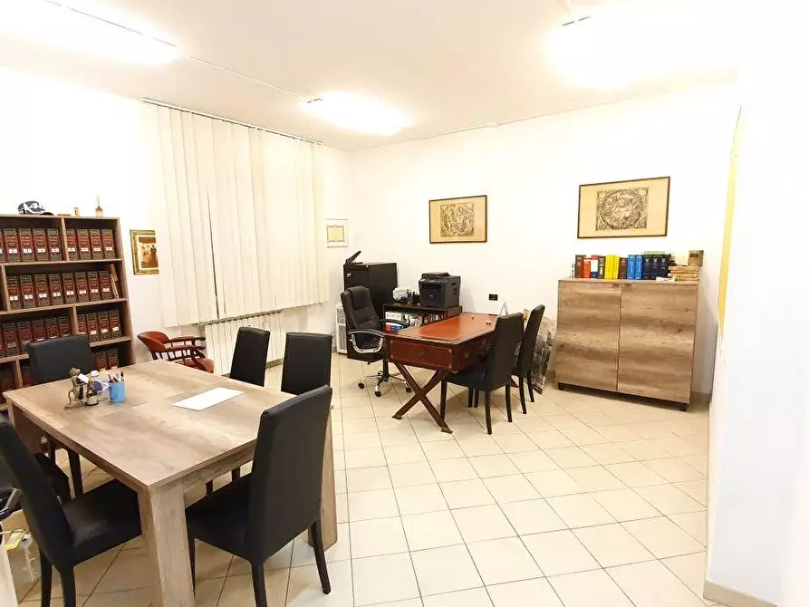 Immagine 2 di Appartamento in vendita  a Massa