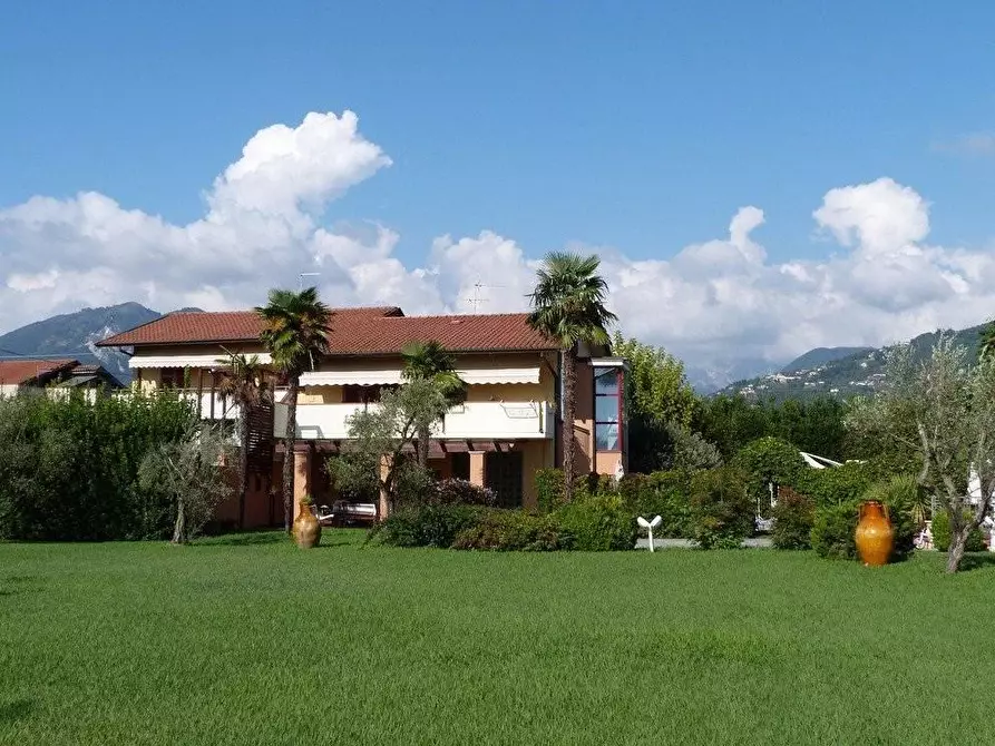 Immagine 22 di Villa in vendita  a Massa