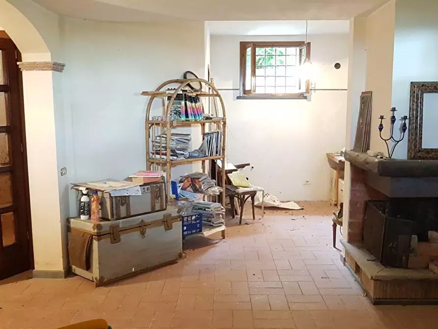 Immagine 23 di Villa in vendita  a Massa