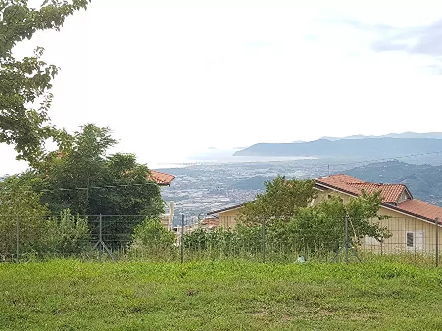 Immagine 7 di Villa in vendita  a Massa