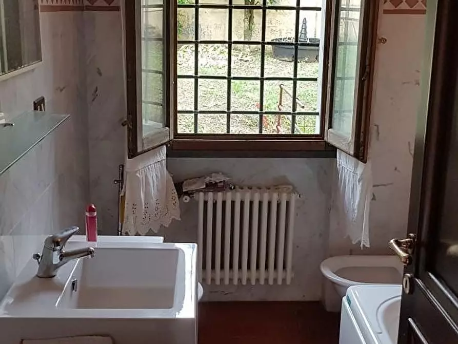 Immagine 15 di Villa in vendita  a Massa