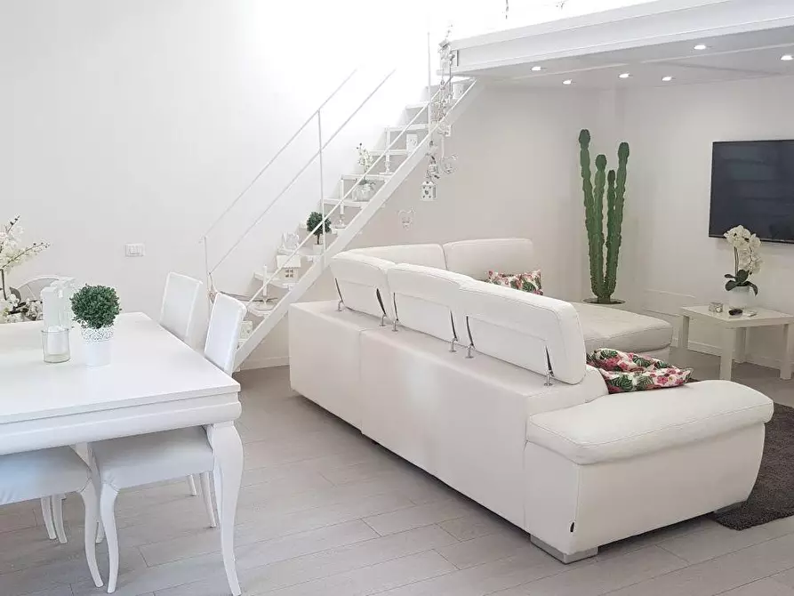 Immagine 2 di Appartamento in vendita  a Massa