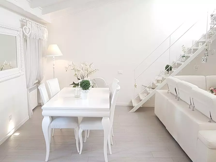 Immagine 3 di Appartamento in vendita  a Massa