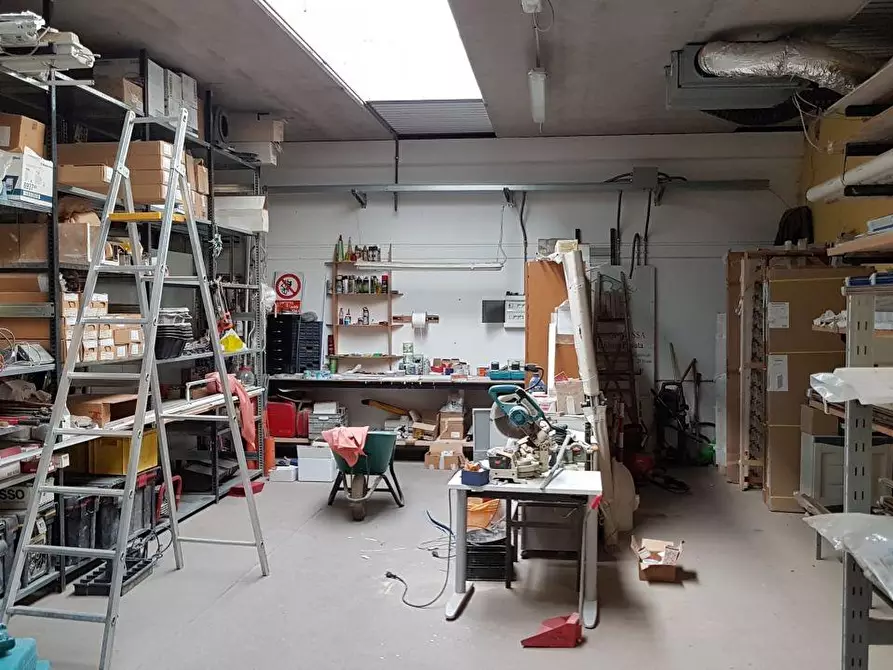 Immagine 7 di Capannone industriale in vendita  a Massa