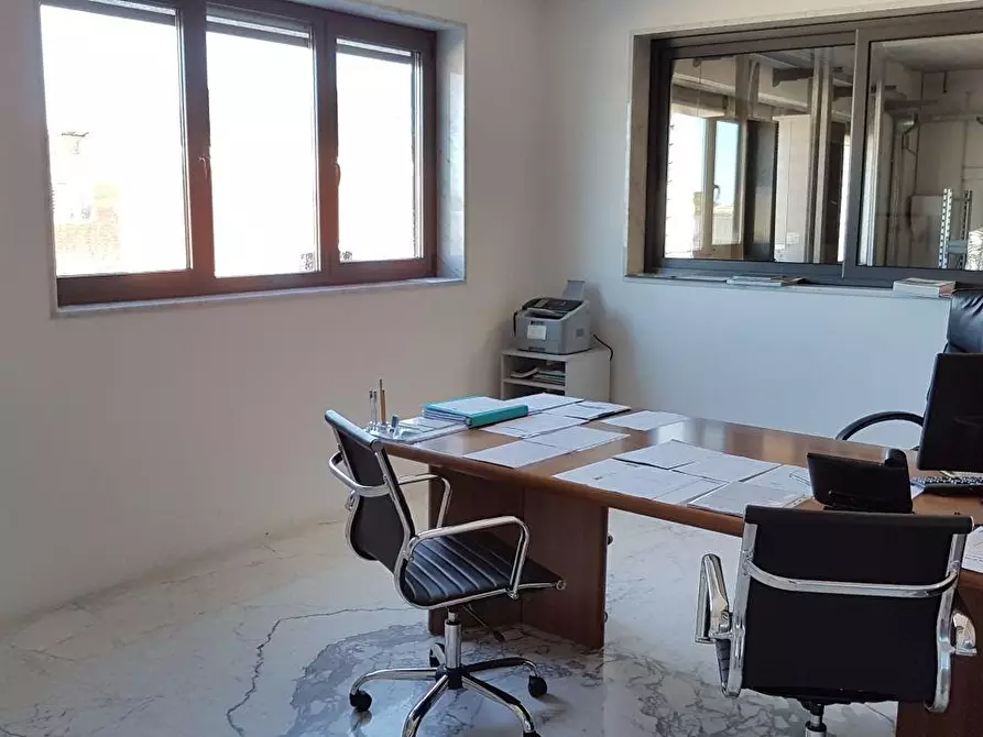 Immagine 11 di Capannone industriale in vendita  a Massa