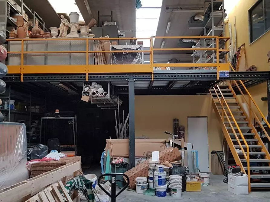 Immagine 5 di Capannone industriale in vendita  a Massa