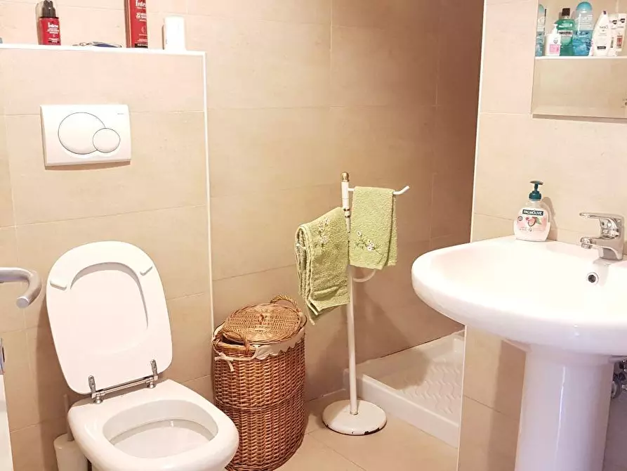 Immagine 11 di Appartamento in vendita  a Massa