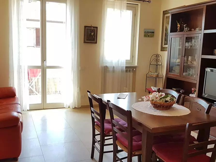 Immagine 2 di Appartamento in vendita  a Massa