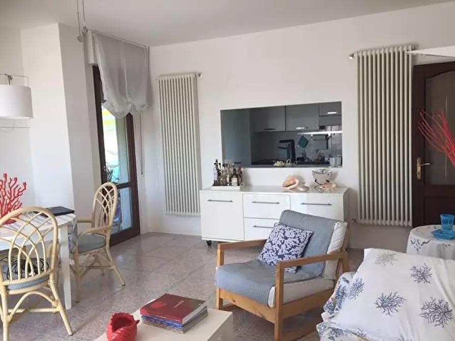 Immagine 2 di Mansarda in vendita  a Massa