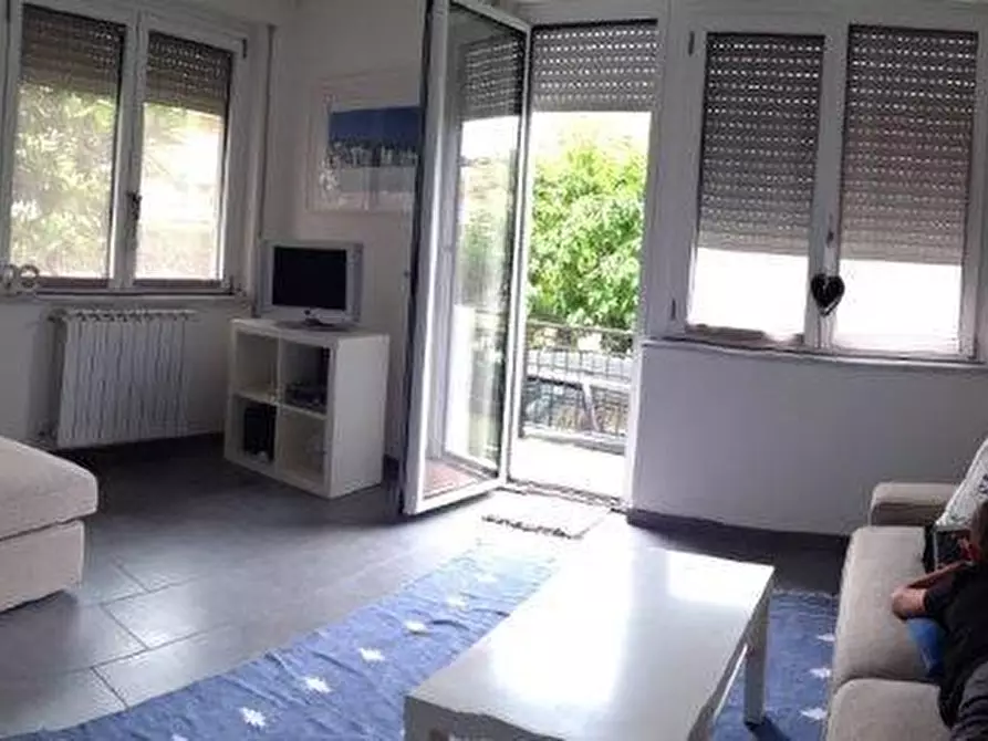 Immagine 2 di Appartamento in vendita  a Massa