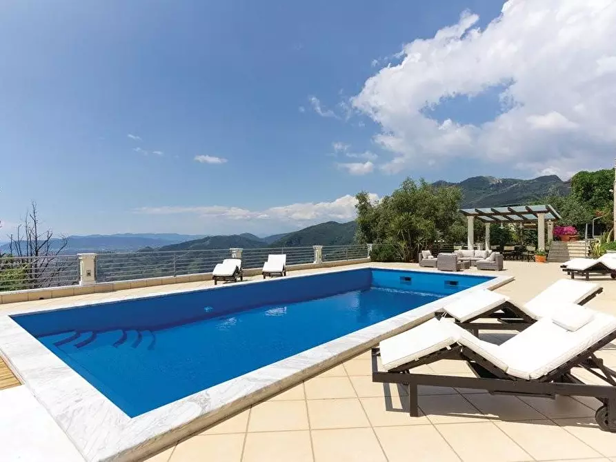 Immagine 4 di Casa bifamiliare in vendita  a Massa