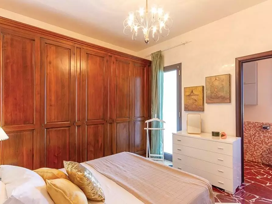 Immagine 23 di Casa bifamiliare in vendita  a Massa