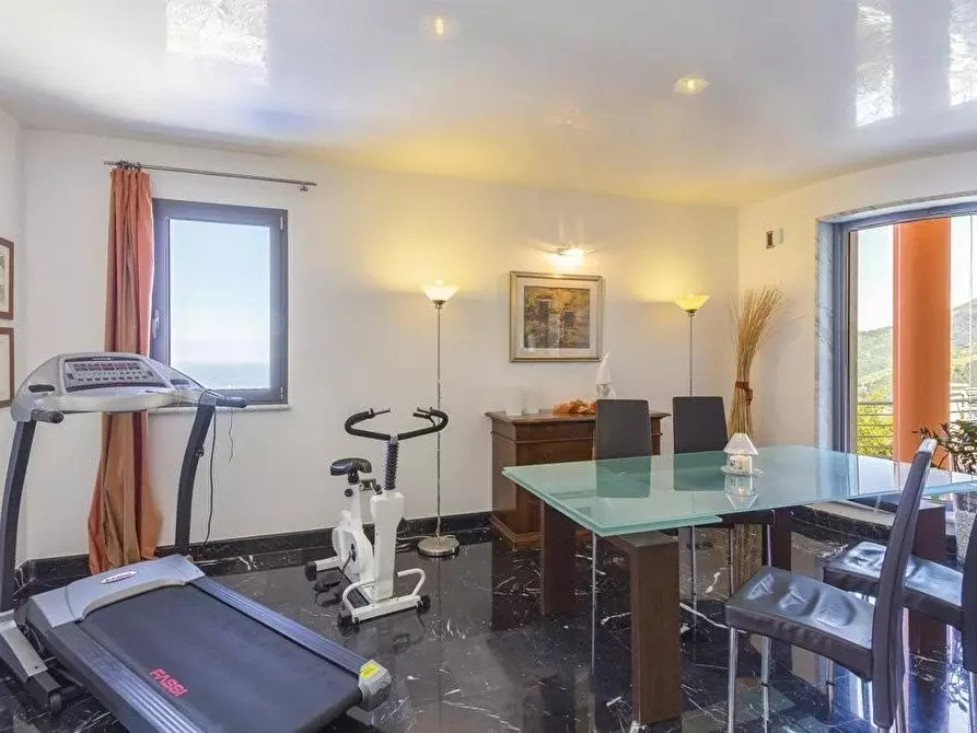 Immagine 8 di Casa bifamiliare in vendita  a Massa