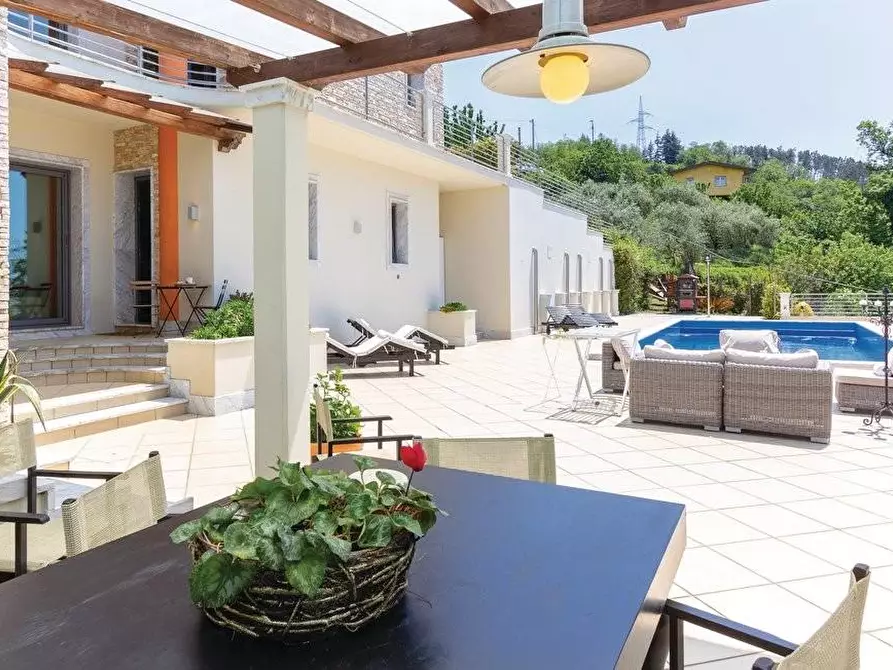 Immagine 2 di Casa bifamiliare in vendita  a Massa