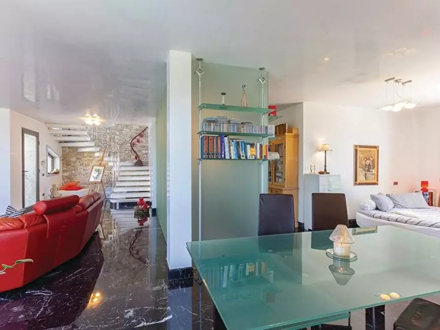 Immagine 11 di Casa bifamiliare in vendita  a Massa