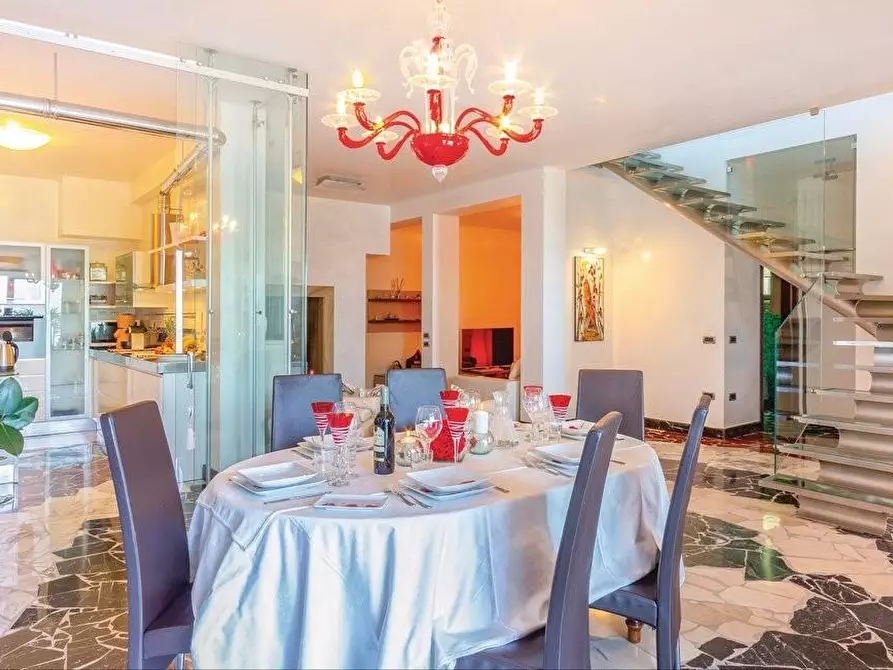 Immagine 7 di Casa bifamiliare in vendita  a Massa