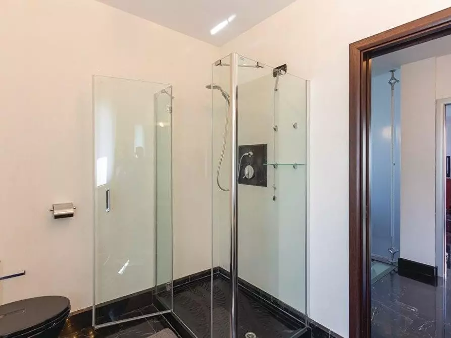 Immagine 31 di Casa bifamiliare in vendita  a Massa