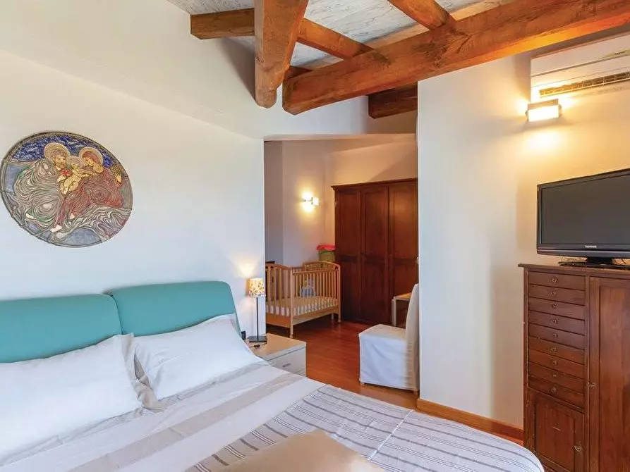 Immagine 21 di Casa bifamiliare in vendita  a Massa