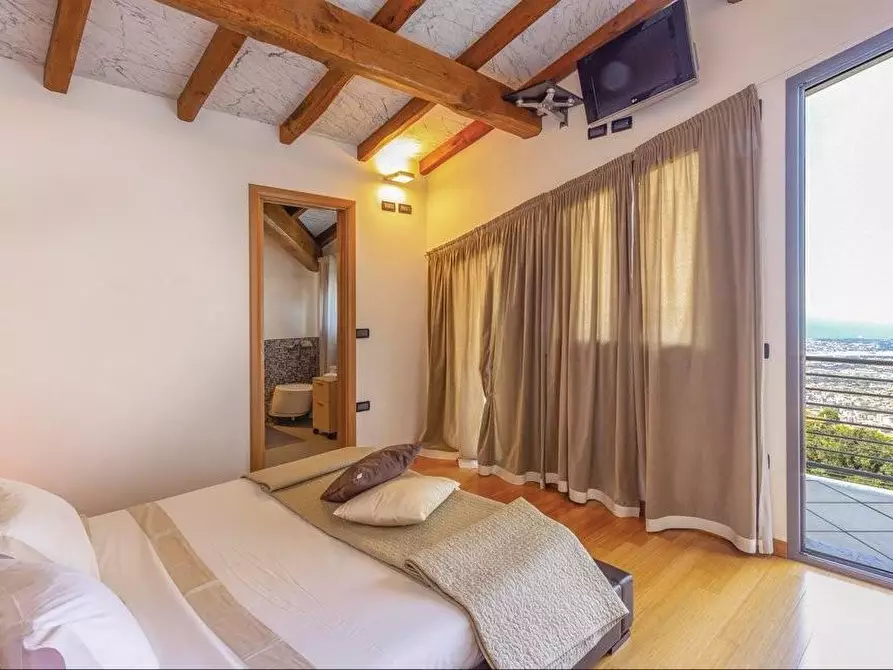 Immagine 18 di Casa bifamiliare in vendita  a Massa