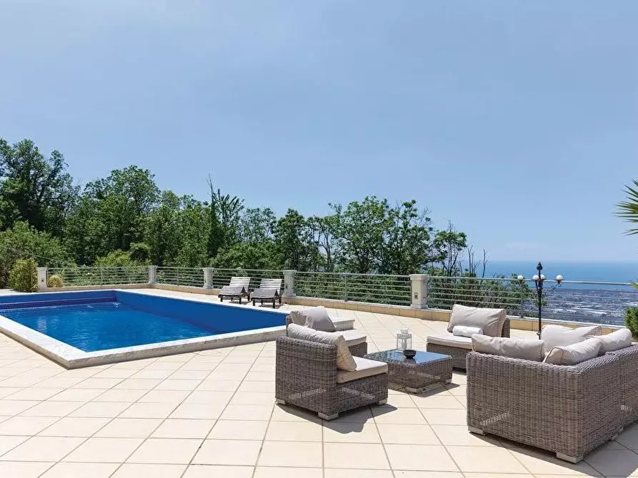 Immagine 5 di Casa bifamiliare in vendita  a Massa