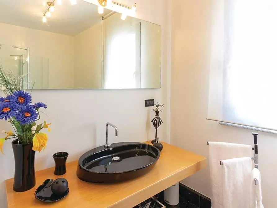 Immagine 30 di Casa bifamiliare in vendita  a Massa