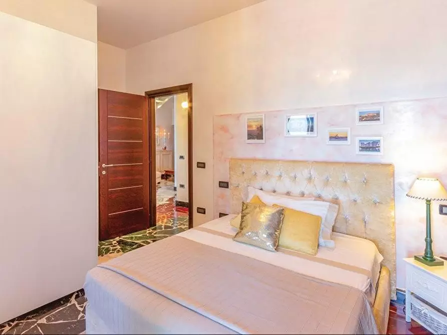 Immagine 22 di Casa bifamiliare in vendita  a Massa