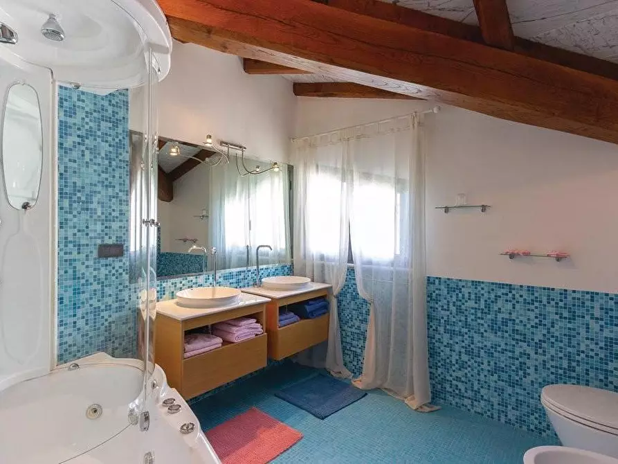 Immagine 26 di Casa bifamiliare in vendita  a Massa