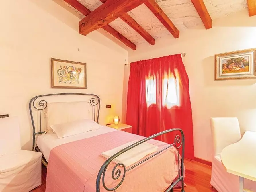 Immagine 24 di Casa bifamiliare in vendita  a Massa