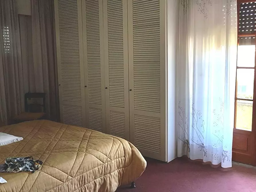 Immagine 11 di Casa indipendente in vendita  a Massa