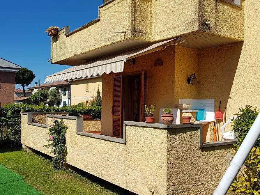 Immagine 17 di Casa indipendente in vendita  a Massa