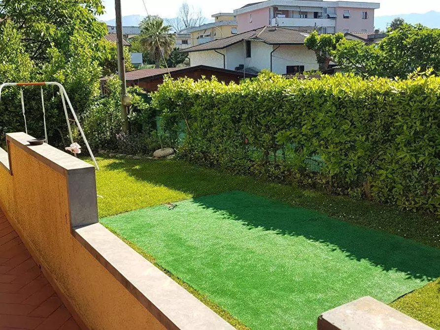 Immagine 16 di Casa indipendente in vendita  a Massa