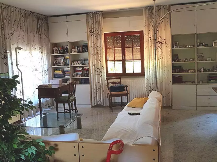 Immagine 2 di Casa indipendente in vendita  a Massa