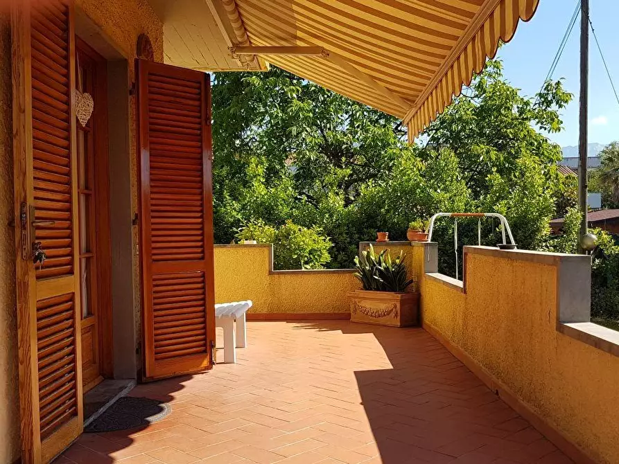 Immagine 15 di Casa indipendente in vendita  a Massa