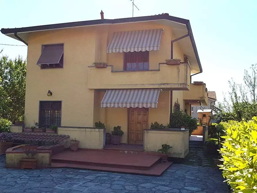 Immagine 19 di Casa indipendente in vendita  a Massa