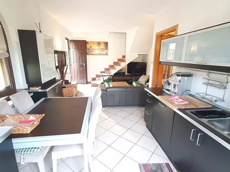 Immagine 5 di Appartamento in vendita  a Massa