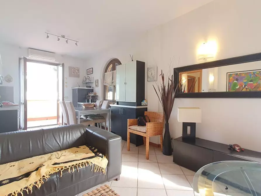 Immagine 2 di Appartamento in vendita  a Massa