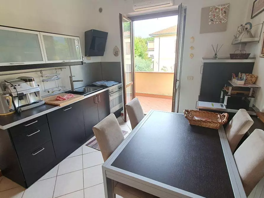 Immagine 3 di Appartamento in vendita  a Massa