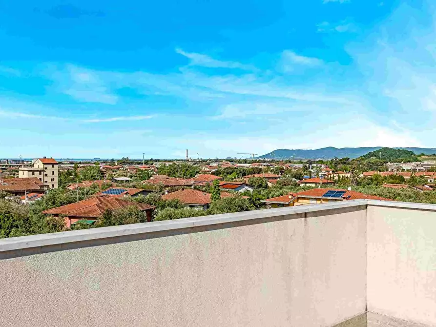 Immagine 30 di Mansarda in vendita  a Massa