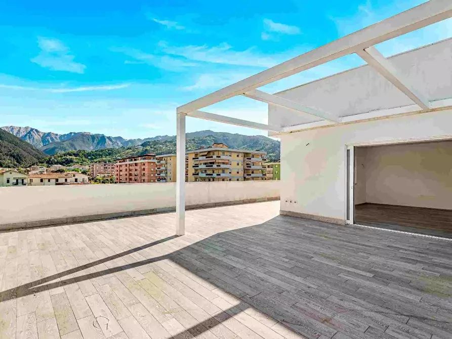 Immagine 27 di Mansarda in vendita  a Massa