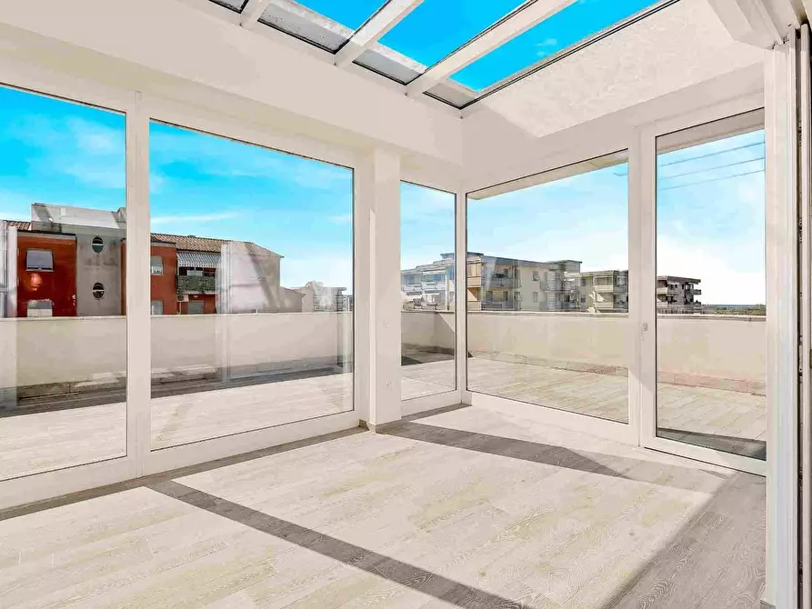 Immagine 21 di Mansarda in vendita  a Massa