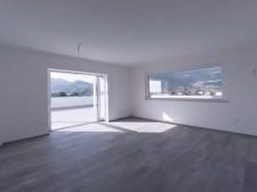 Immagine 35 di Mansarda in vendita  a Massa