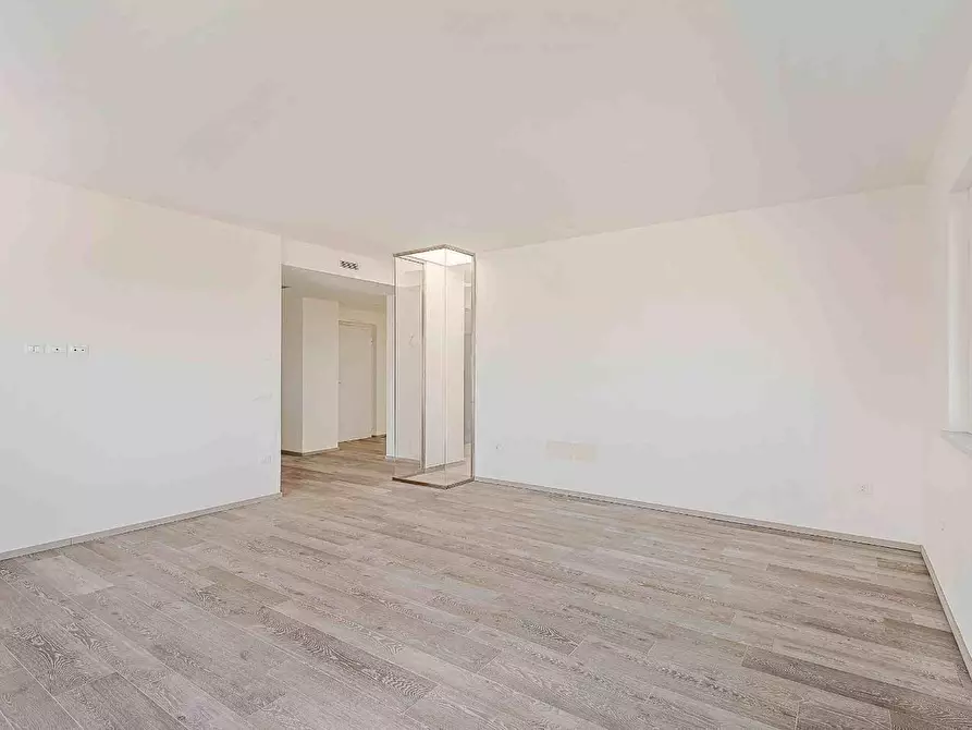 Immagine 10 di Mansarda in vendita  a Massa