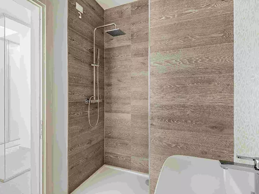 Immagine 24 di Mansarda in vendita  a Massa