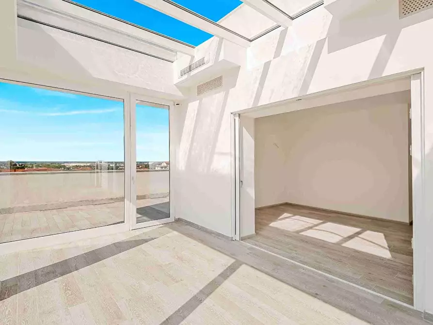 Immagine 22 di Mansarda in vendita  a Massa