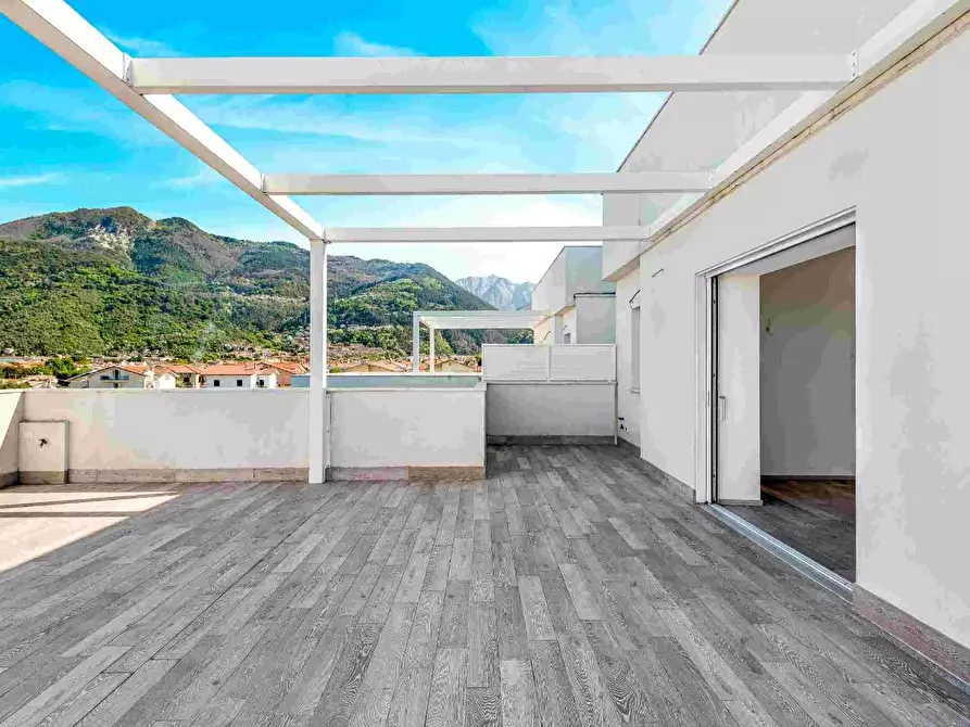 Immagine 28 di Mansarda in vendita  a Massa