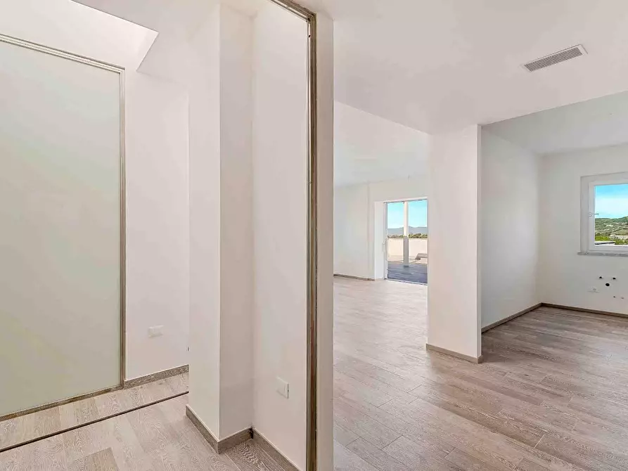 Immagine 14 di Mansarda in vendita  a Massa