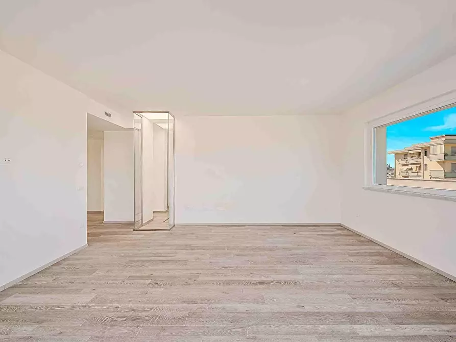 Immagine 9 di Mansarda in vendita  a Massa