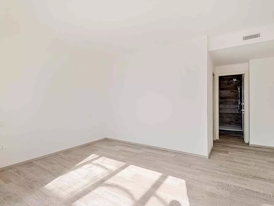 Immagine 19 di Mansarda in vendita  a Massa