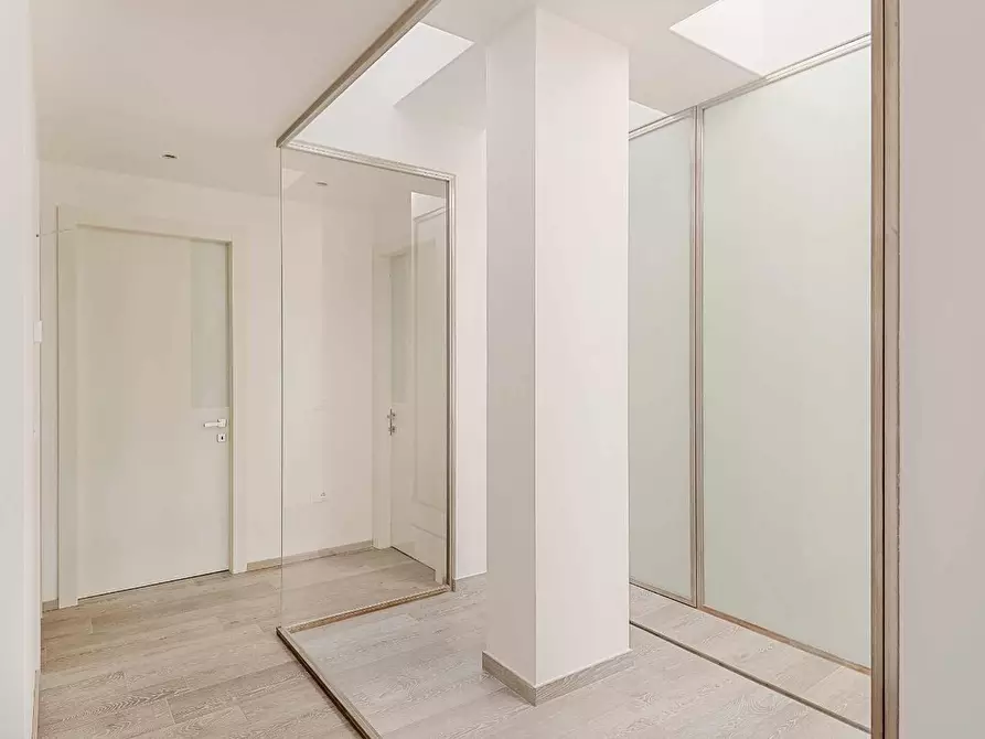 Immagine 13 di Mansarda in vendita  a Massa