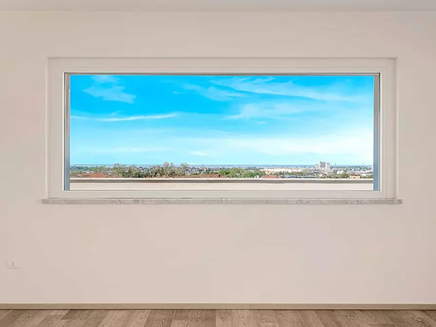 Immagine 11 di Mansarda in vendita  a Massa